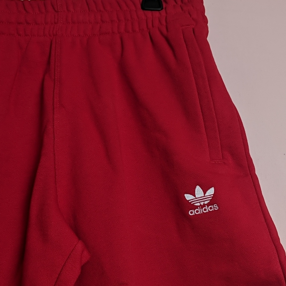 Adidas Loungewear Essential Shorts Scarlet - Picture 2 of 5